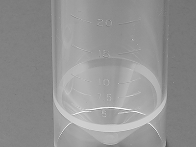 管體表面刻度清晰，方便觀察，準確度±2%